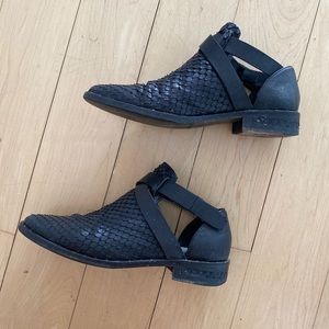 Freda Salvador cut out leather booties black 36